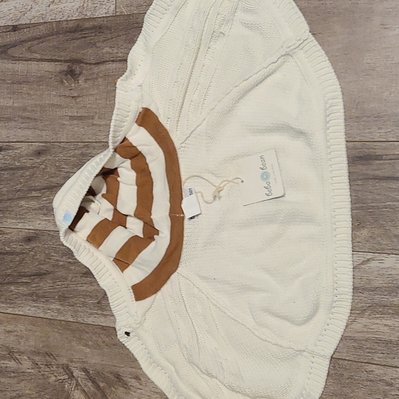 New with tags Beba bean poncho - Picture 2 of 3